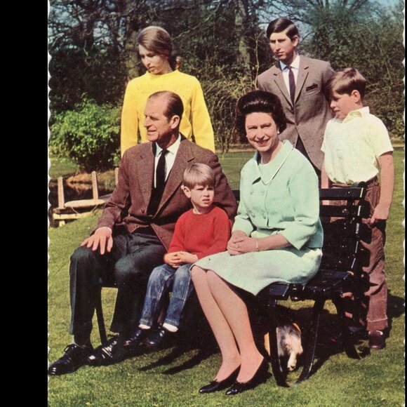 Postcard Vintage The Royal Family At Frogmore, United Kingdom #P-271 - Picture 1 of 10